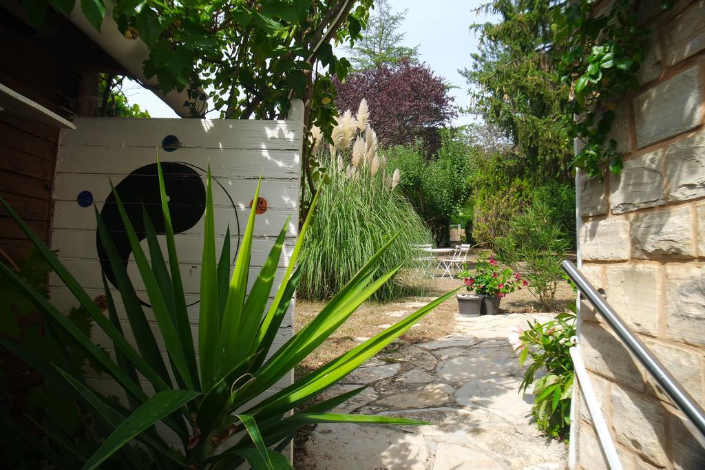 Le Balcon Des Jasses Bed & Breakfast Espere Bagian luar foto