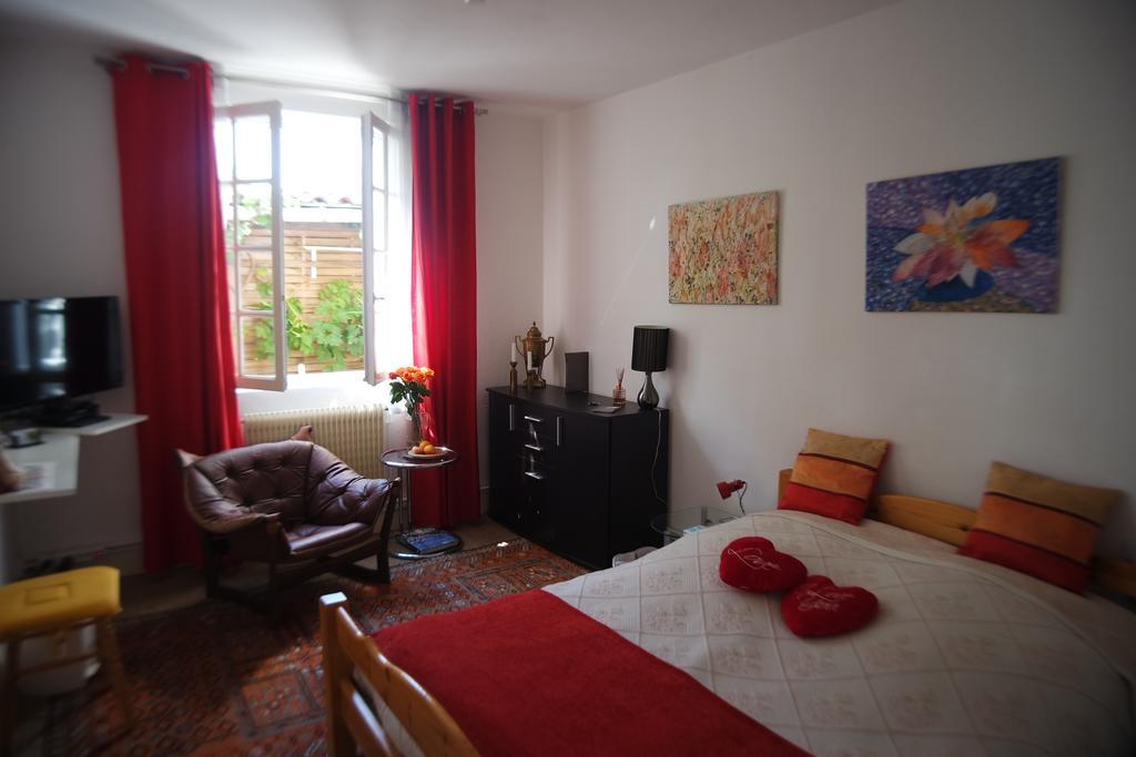 Le Balcon Des Jasses Bed & Breakfast Espere Bagian luar foto